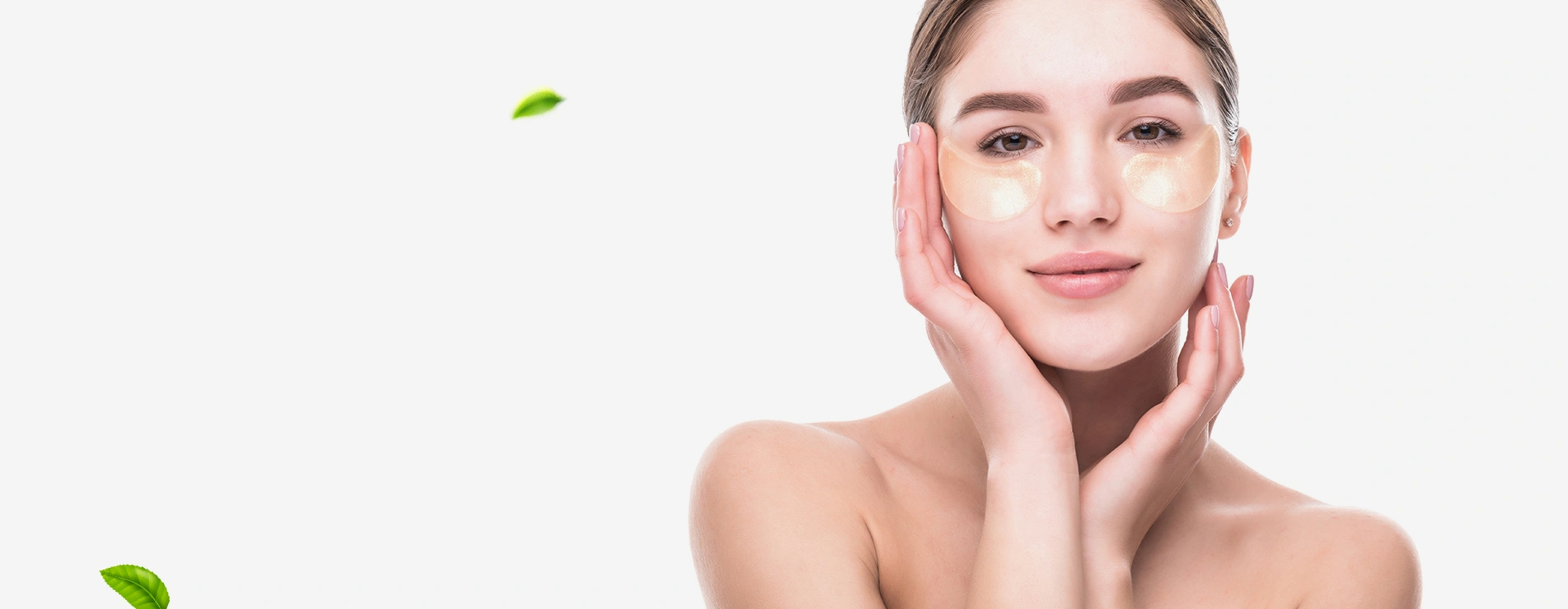 Trattamento viso con patch sotto gli occhi
